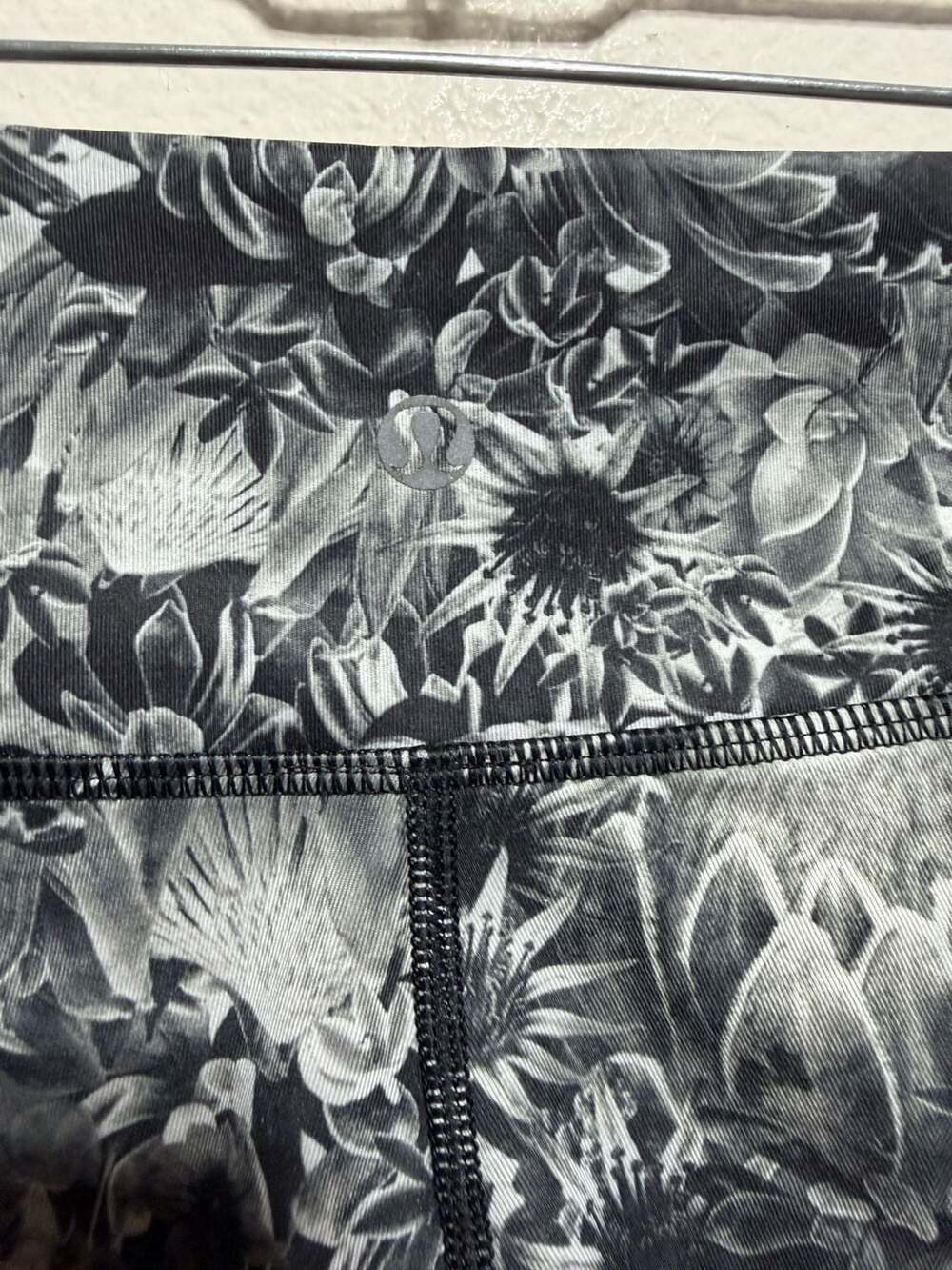 Lululemon Wunder Under Crop Leggings in Flowabunga Black Gray Floral Print - Picture 3 of 4
